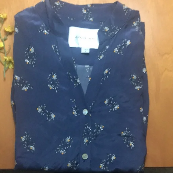 Amour Vert Silk Kaya Long Sleeve Blouse - Picture 2 of 8